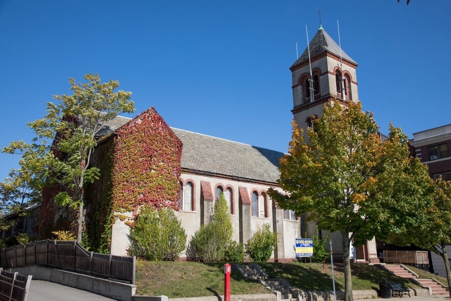 More Photos Of 125 Highland Ave, Somerville Religious Facility For Lease