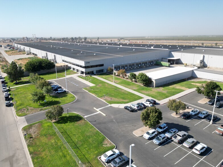 More Photos Of 1700 Schuster Rd, Delano Distribution For Lease