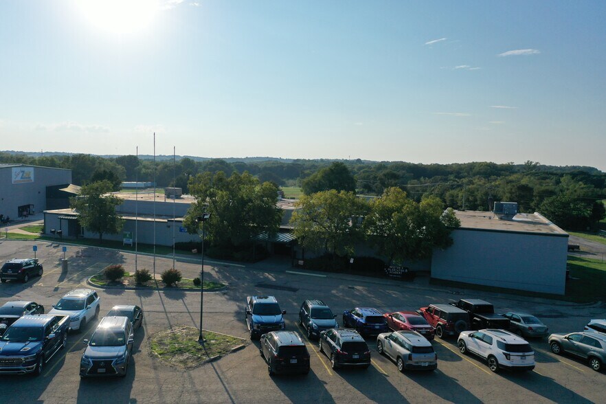 More Photos Of 3907 SW Burlingame Rd, Topeka Office For Sale