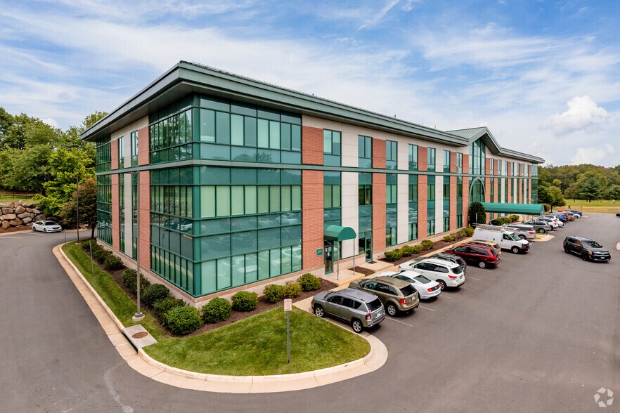 Primary Photo Of 19415 Deerfield Ave, Lansdowne Medical For Lease