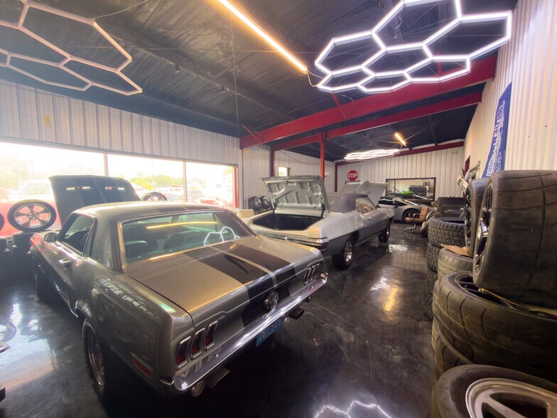 More Photos Of 1401 Barrancas Ave, Pensacola Showroom For Sale