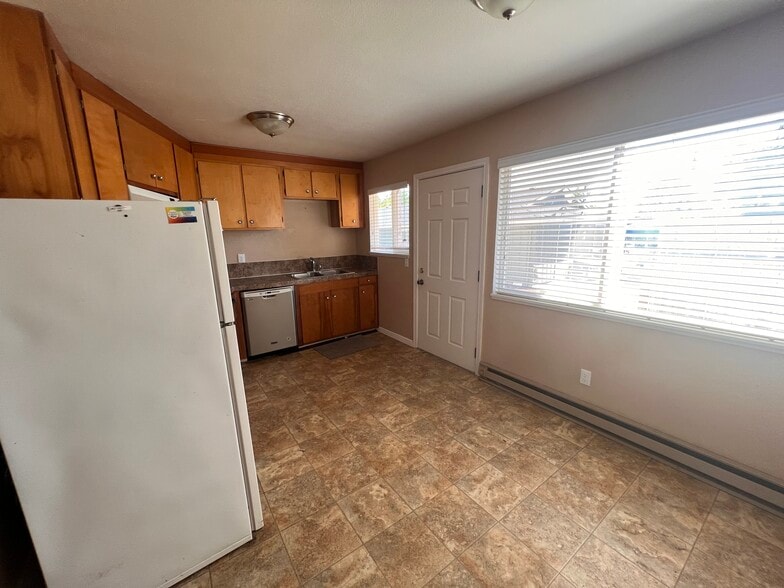 More Photos Of 271 Clay St E, Monmouth Apartments For Sale