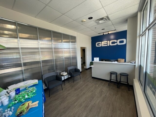 More Photos Of 10550 E Garden Dr, Aurora Freestanding For Lease