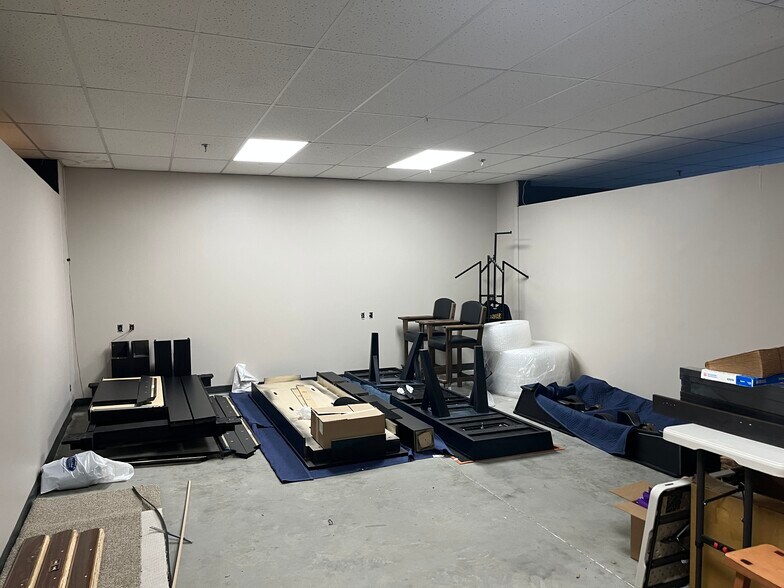 More Photos Of 5585 University Blvd W, Jacksonville Storefront Retail Office For Sale