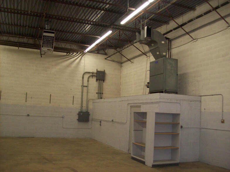 More Photos Of 112 Oakgrove Rd, Dulles Town Center Warehouse For Sale