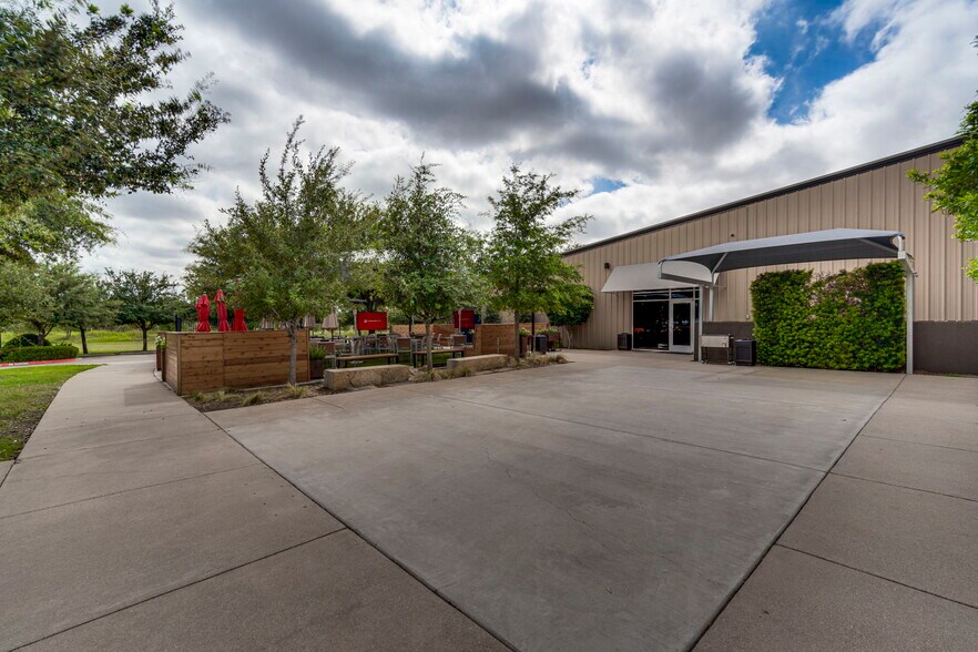 More Photos Of 260 N Miller Rd, Mansfield Religious Facility For Sale