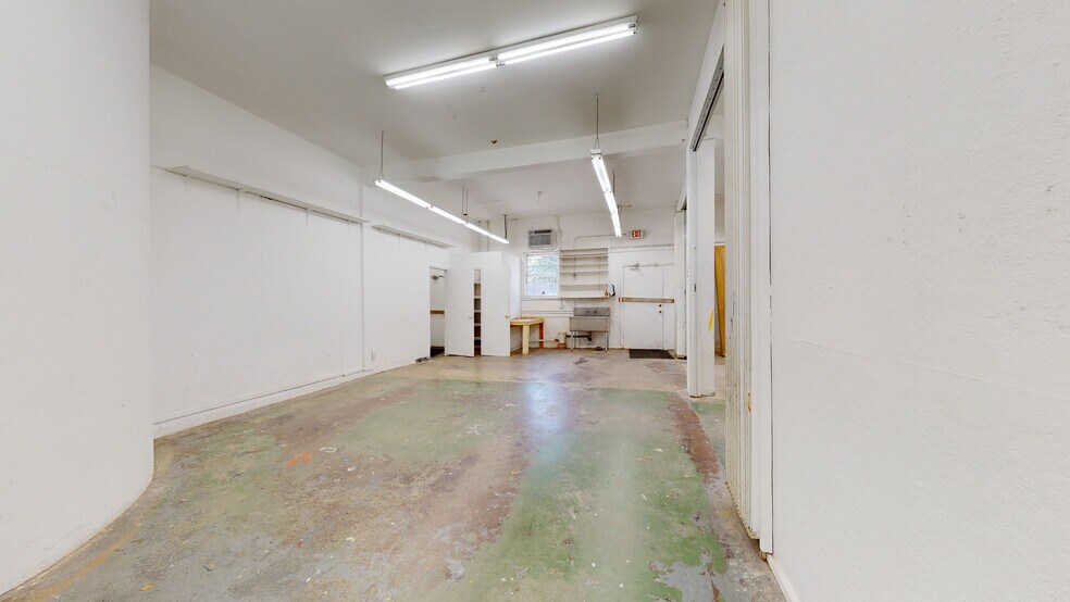 More Photos Of 13031 Montana Ave, Los Angeles Freestanding For Lease