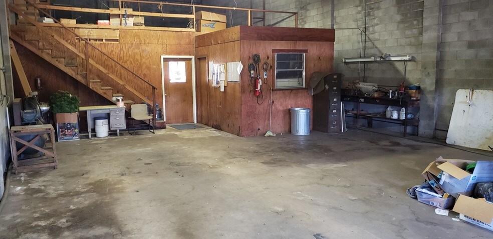 More Photos Of 148 Ed Wall St, Tenaha Showroom For Sale