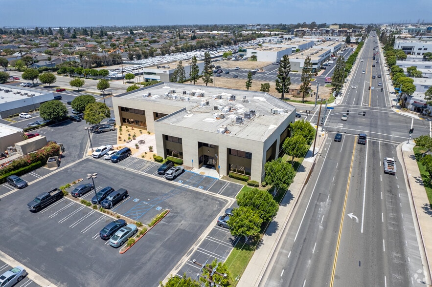 More Photos Of 16541 Gothard St, Huntington Beach Office For Lease