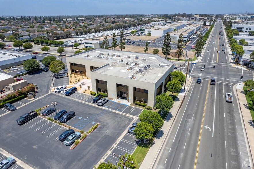 More Photos Of 16541 Gothard St, Huntington Beach Office For Lease