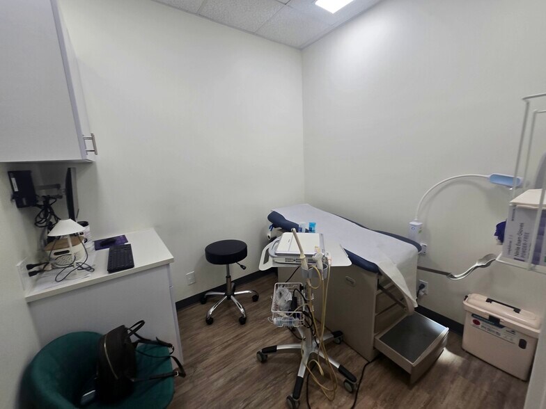 More Photos Of 9530 Queens Blvd, Rego Park Storefront For Sale