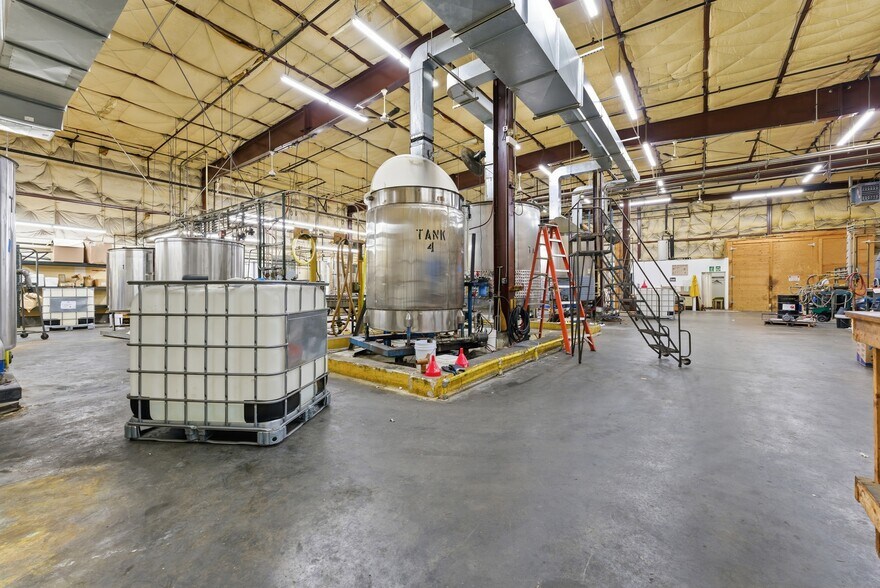 More Photos Of 198-202 Benton Dr, East Longmeadow Warehouse For Lease