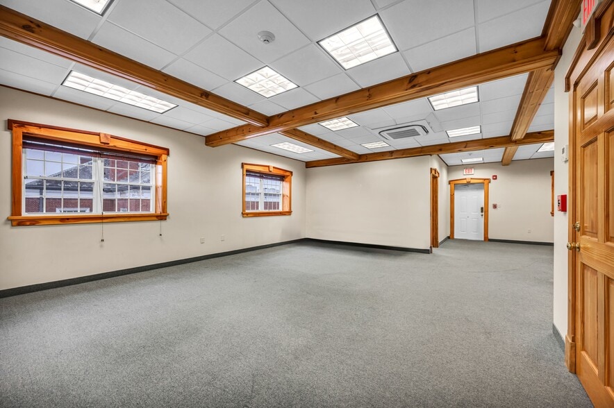 More Photos Of 132 Main St, Southington Bank For Lease