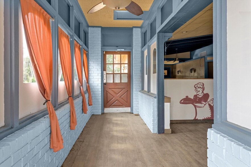 More Photos Of 235 E Gibson St, Jasper Restaurant For Lease