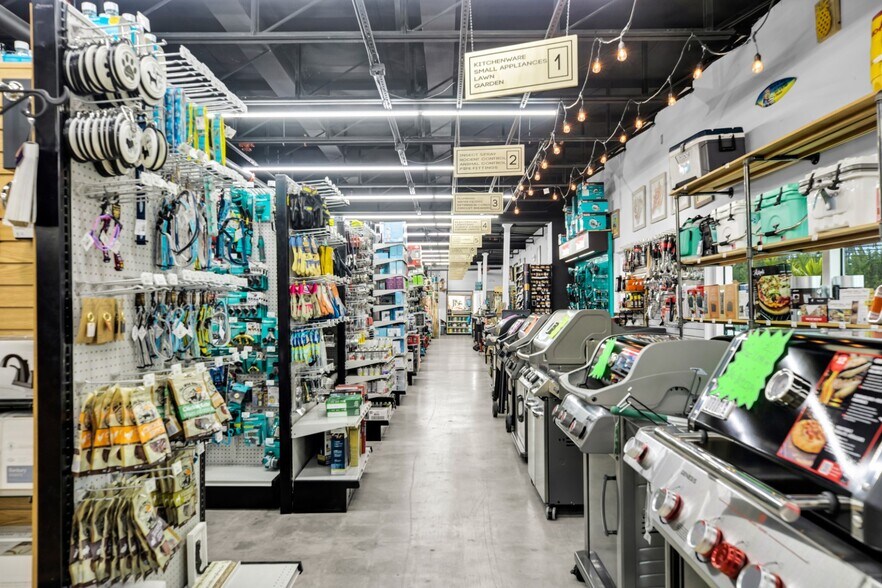 More Photos Of 82705 Overseas Hwy, Islamorada General Retail For Sale