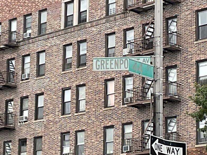 More Photos Of 4716 44th St, Woodside Storefront Retail Office For Lease