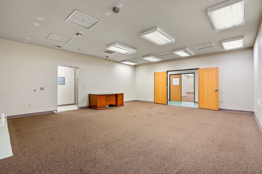 More Photos Of 77-87 Glade Dr, Kittanning Flex For Sale