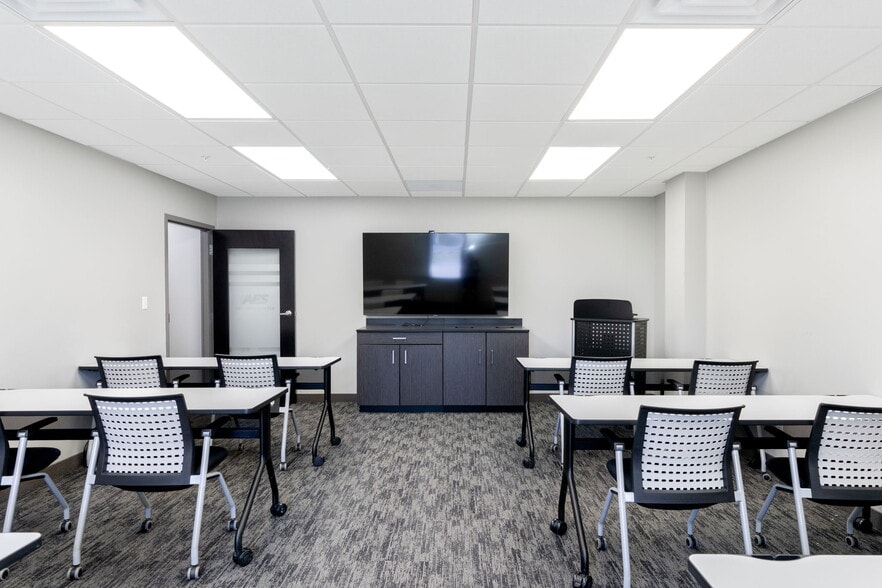 More Photos Of 3312 Gilmore Industrial Blvd, Louisville Warehouse For Lease