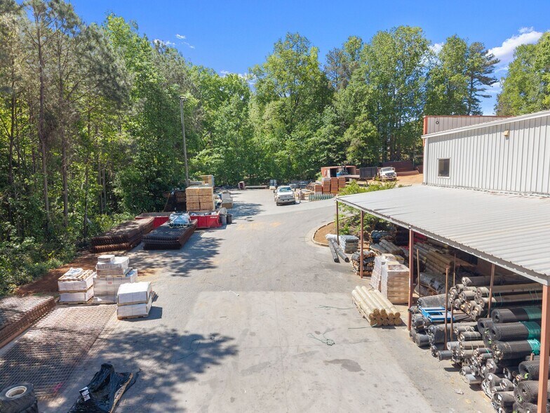 More Photos Of 3917 Old Flowery Branch Rd, Oakwood Flex For Lease