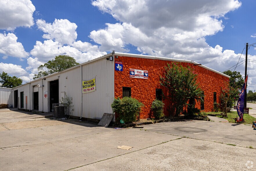 Primary Photo Of 10210 Fulton St, Houston Warehouse For Sale