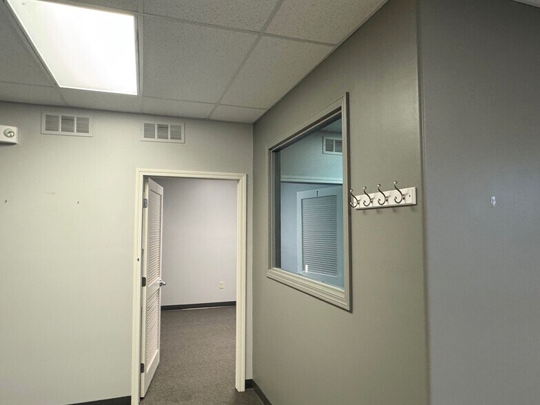 More Photos Of 2309-2311 S Kansas Rd, Newton Medical For Lease
