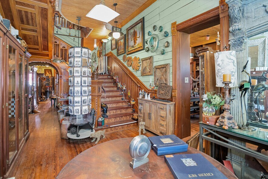 More Photos Of 310 N Mound St, Nacogdoches Flex For Sale