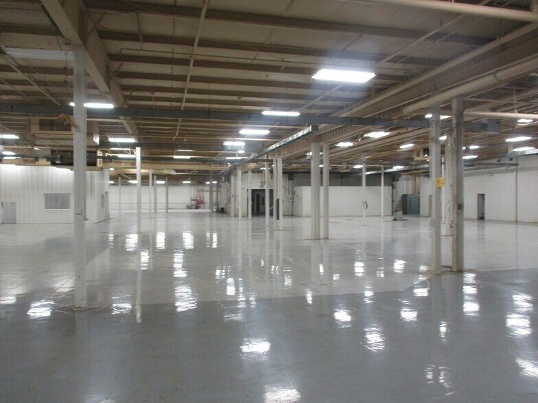 More Photos Of 39 State St, Middleville Manufacturing For Lease