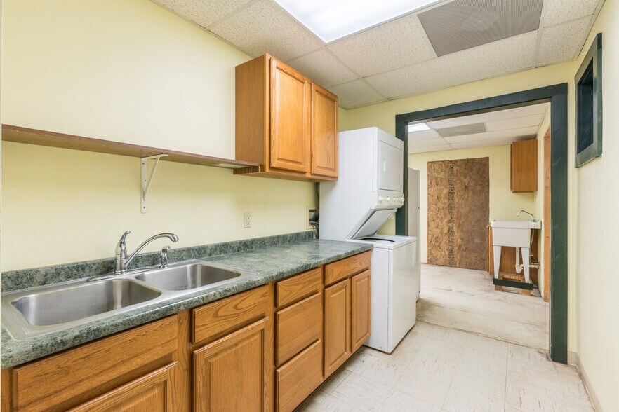 More Photos Of 1705 University Ave, Hot Springs Storefront Retail Office For Sale