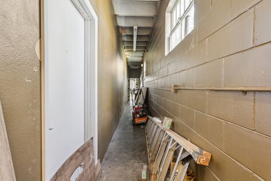More Photos Of 107 S 14th St, Leesburg General Retail For Sale