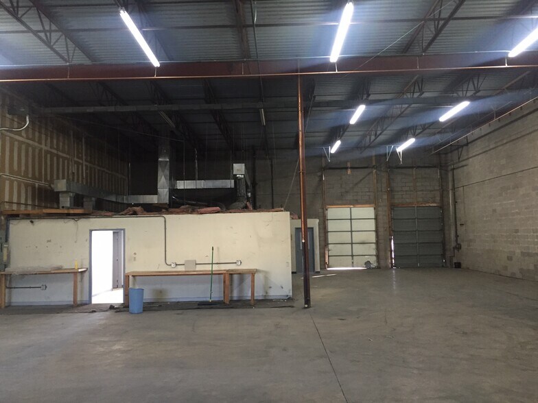More Photos Of 5641-5691 E 56th Ave, Commerce City Manufacturing For Lease