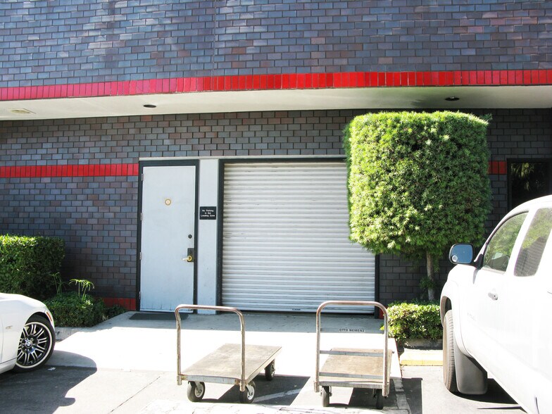 More Photos Of 870 Vine St, Los Angeles Office For Sale