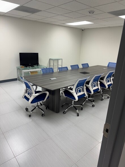 More Photos Of 16666 NE 19th Ave, North Miami Beach Office For Lease