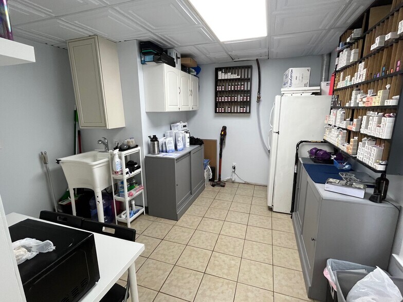 More Photos Of 60 Stirling Rd, Watchung Storefront Retail Office For Lease