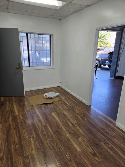 More Photos Of 3740 Overland Ave, Los Angeles Office For Lease