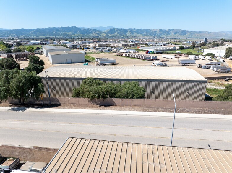 More Photos Of 151-161 Airport Rd, King City Warehouse For Lease