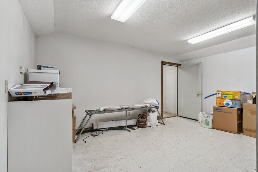 More Photos Of 702 Short St, Decorah Office For Sale