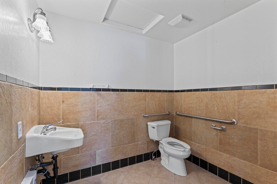 More Photos Of 31961 Hilltop Blvd, Running Springs Loft Creative Space For Sale