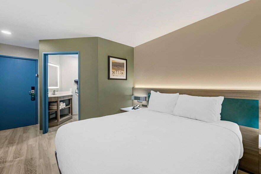 More Photos Of 412 US-70, Ruidoso Hotel For Sale