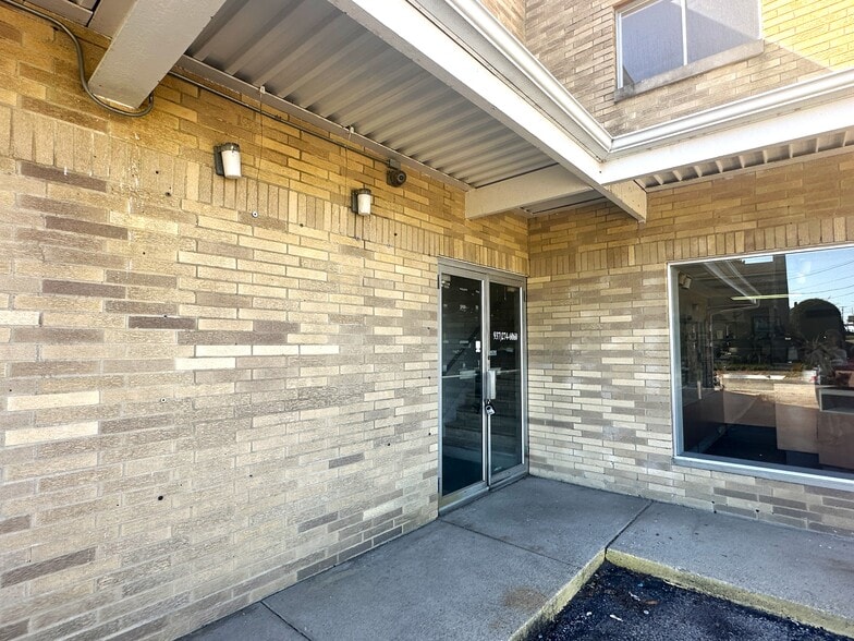 More Photos Of 4505 N Main St, Dayton Storefront Retail Office For Lease