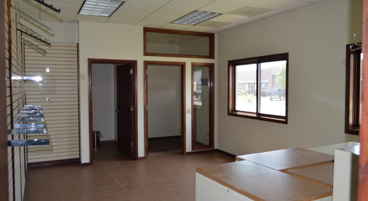 More Photos Of 341-349 Lively Blvd, Elk Grove Village Warehouse For Lease