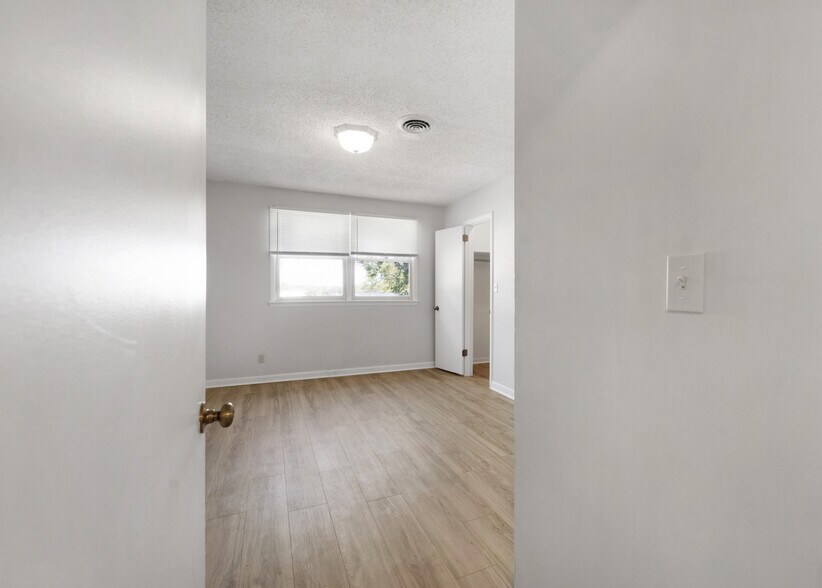 More Photos Of 1012-1032 Hickory Hill Ln, Hermitage Apartments For Sale