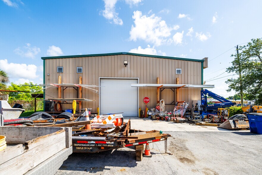 More Photos Of 17520 Rockefeller Cir, Fort Myers Warehouse For Sale