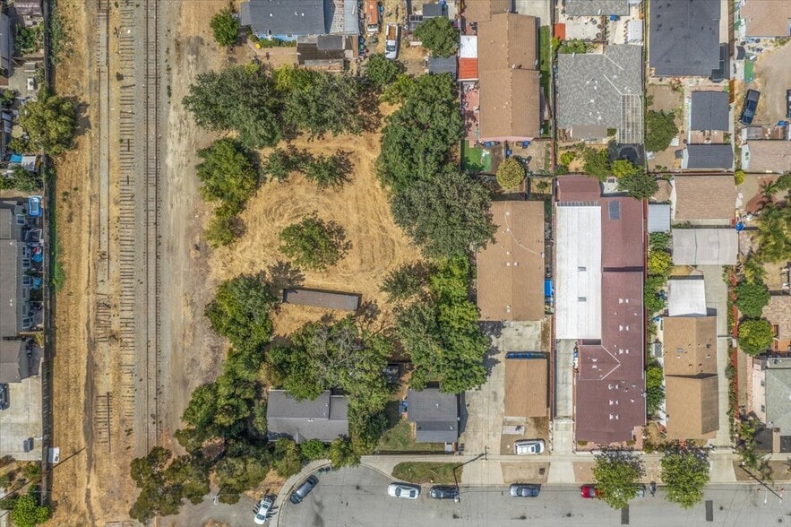 More Photos Of 7843 Railroad Ave, Newark Land For Sale