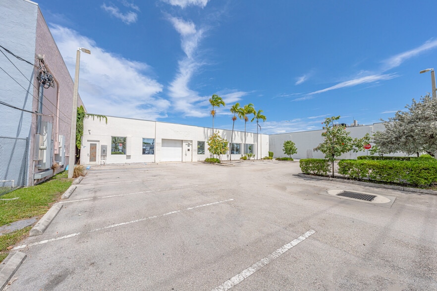 More Photos Of 3000-3004 SW 2nd Ave, Fort Lauderdale Unknown For Lease