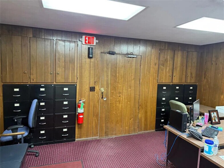 More Photos Of 107 S Wewoka Ave, Wewoka Office For Sale