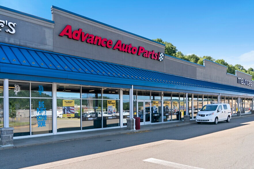 More Photos Of 2759-2775 Market St, Warren Freestanding For Lease