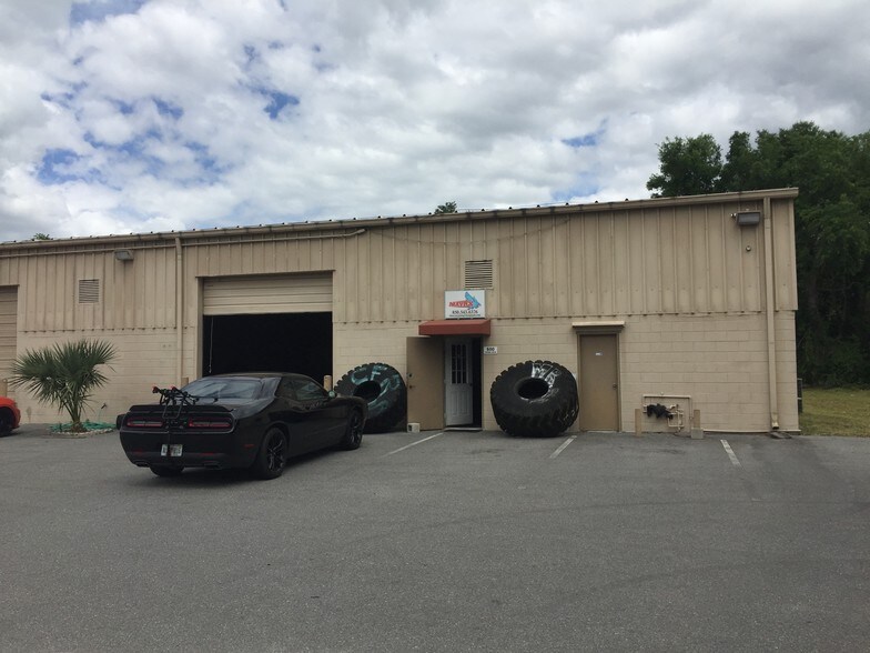 More Photos Of 600-650 Poyner Dr, Longwood Warehouse For Lease