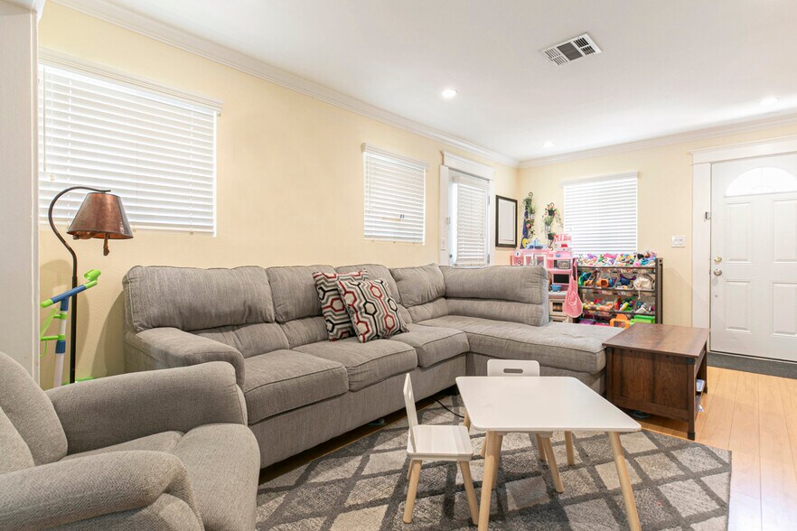 More Photos Of 2014-2016 Peyton Ave, Burbank Apartments For Sale