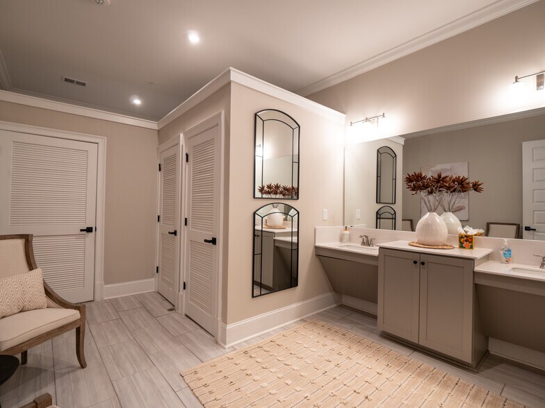 More Photos Of 3957 S Main St, Acworth Office For Sale