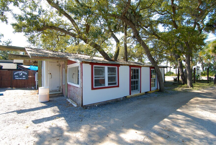 More Photos Of 2111 Sea Island Pky, Saint Helena Island General Retail For Sale